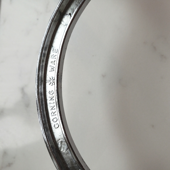 Vintage Corningware Metal Trivets for Casserole Dishes, set of Two - Picture 5 of 7